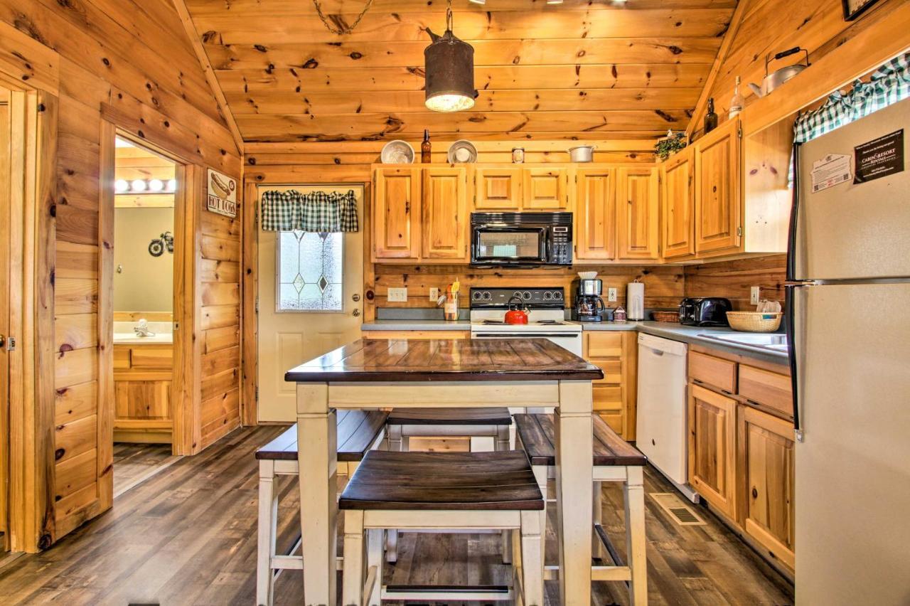 Pigeon Forge Cabin With Hot Tub And Mountain Views! Exterior photo