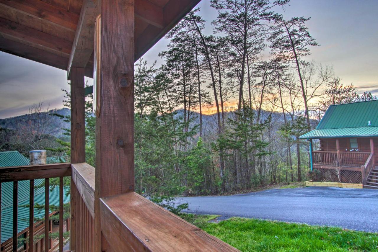 Pigeon Forge Cabin With Hot Tub And Mountain Views! Exterior photo