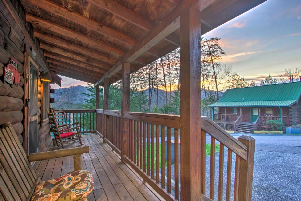 Pigeon Forge Cabin With Hot Tub And Mountain Views! Exterior photo